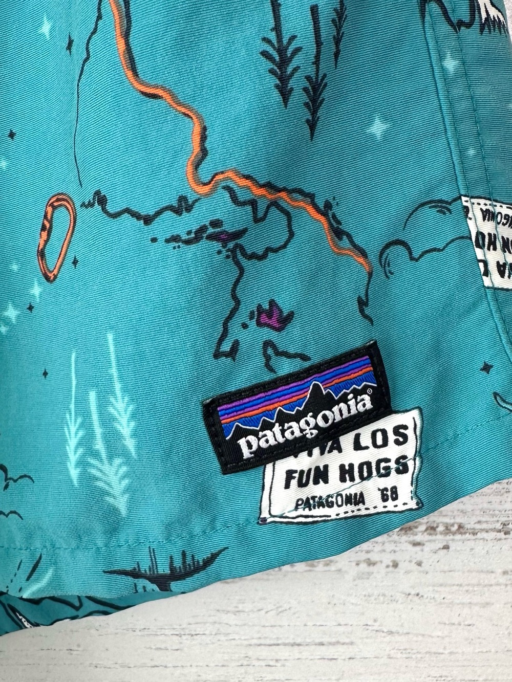 PATAGONIA Women’s Baggies Shorts 5” Mountain Climbing Road Trip Surf Novelty M - Picture 2 of 12